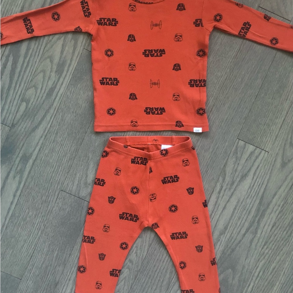3/$25 🧡 Star Wars Orange Pajama Set | size 2T 🧡